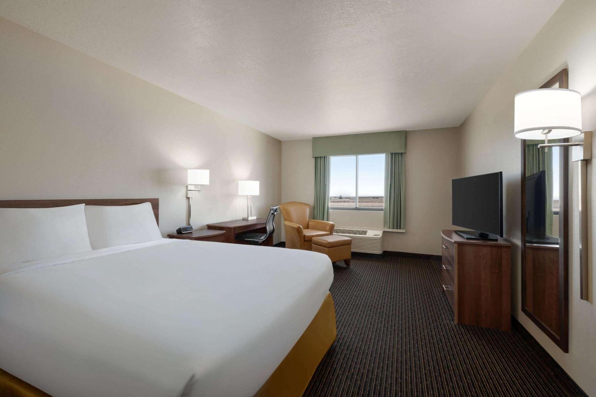 Travelodge By Wyndham Vaughn Exterior foto