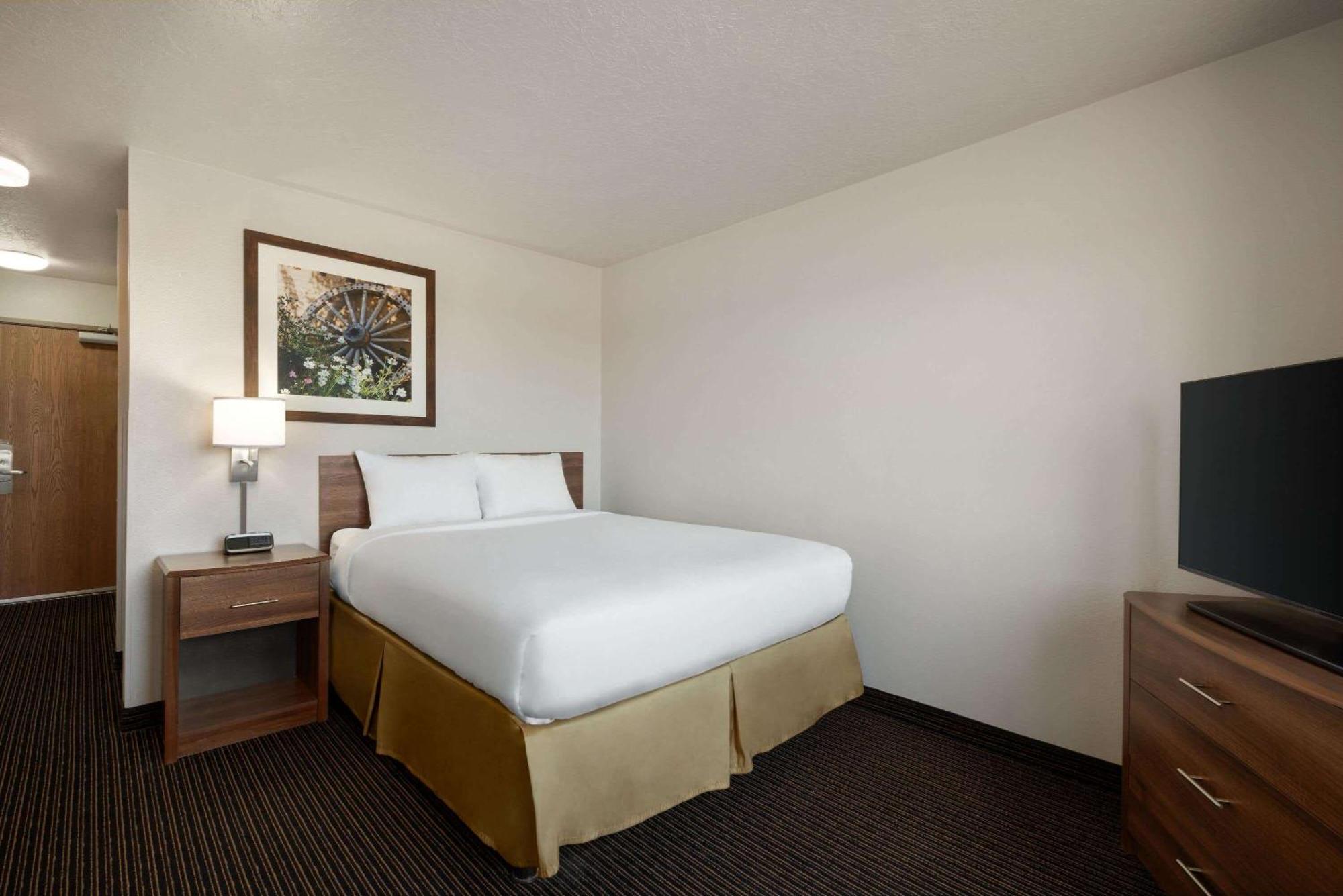 Travelodge By Wyndham Vaughn Exterior foto