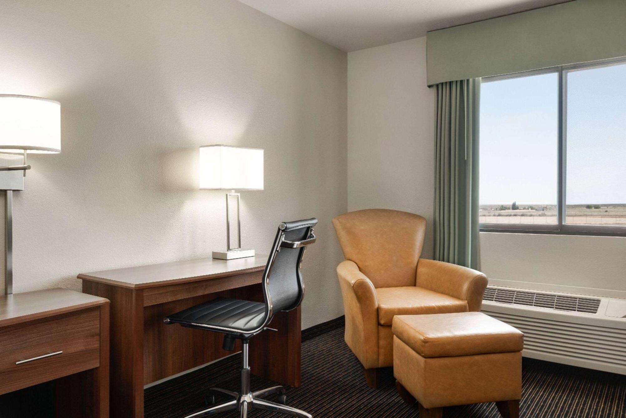 Travelodge By Wyndham Vaughn Exterior foto